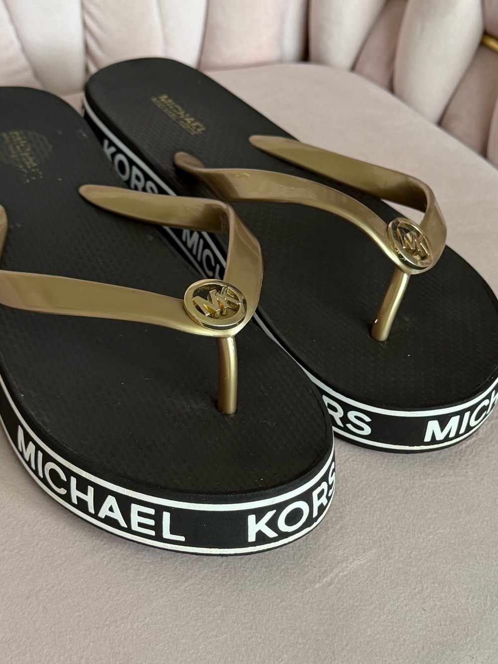 ♠️MICHAEL KORS Eva Platform Flip Flops Sz 7